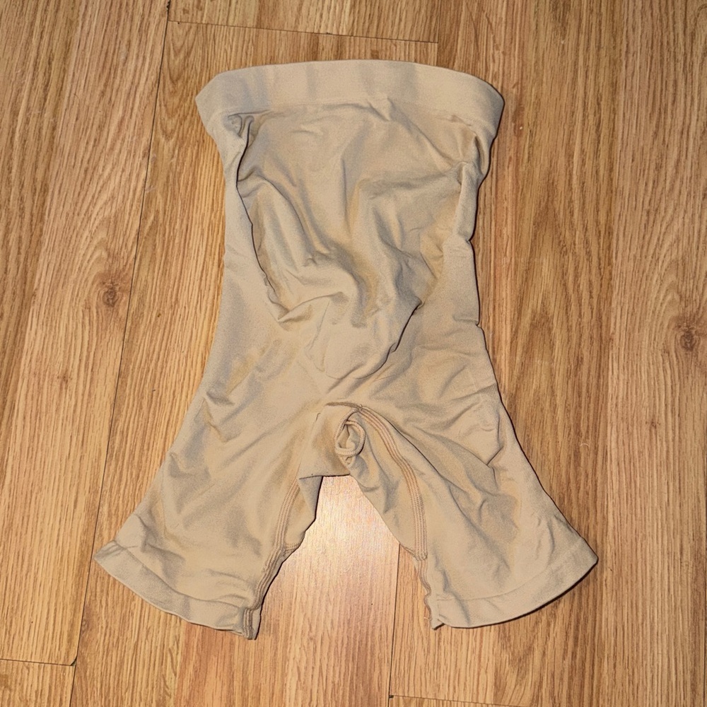 Skims Butt and Hip Enhancing Mid Thigh Shorts Size XXS-XS